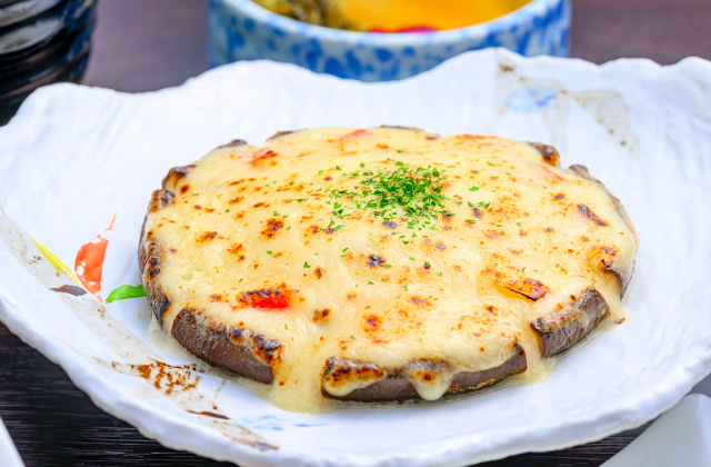 湯布院産きのことチーズ焼き　-素材の旨みを存分に