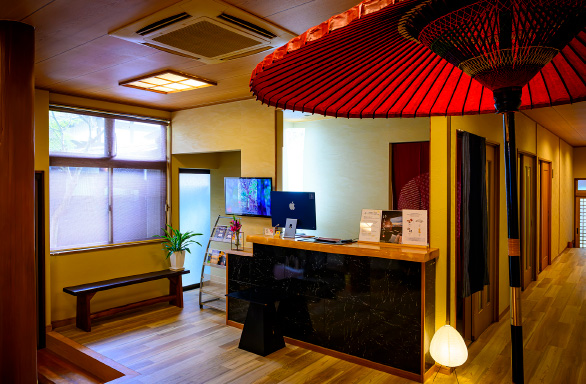 母屋の玄関